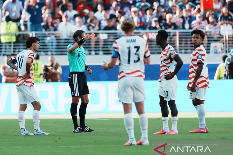 Skorsing pemain AS ditangguhkan setelah Trump telepon Presiden FIFA