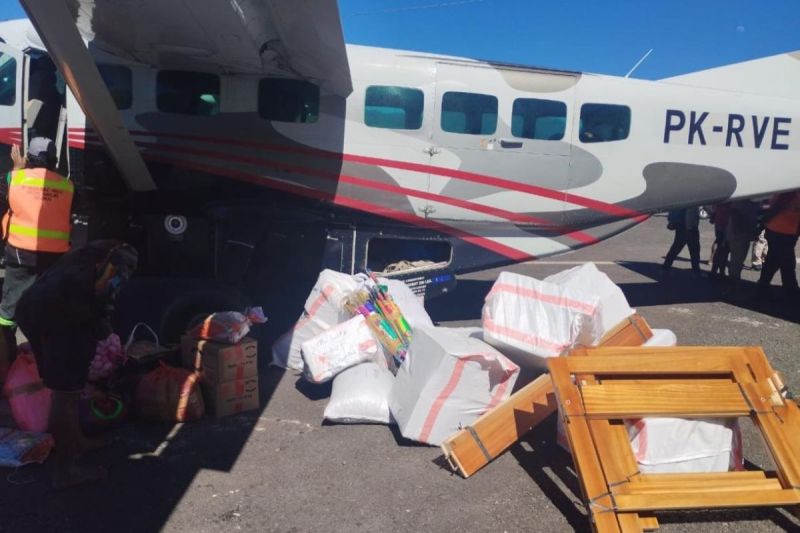 Papua Tengah kirim 11 koli logistik kesehatan ke Intan Jaya