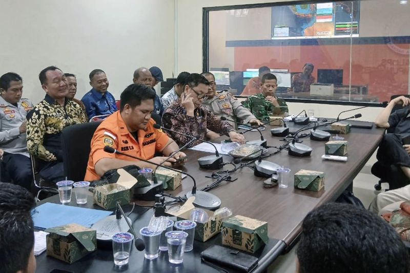 PVMBG minta warga pantau informasi resmi terkait Gunung Anak Krakatau