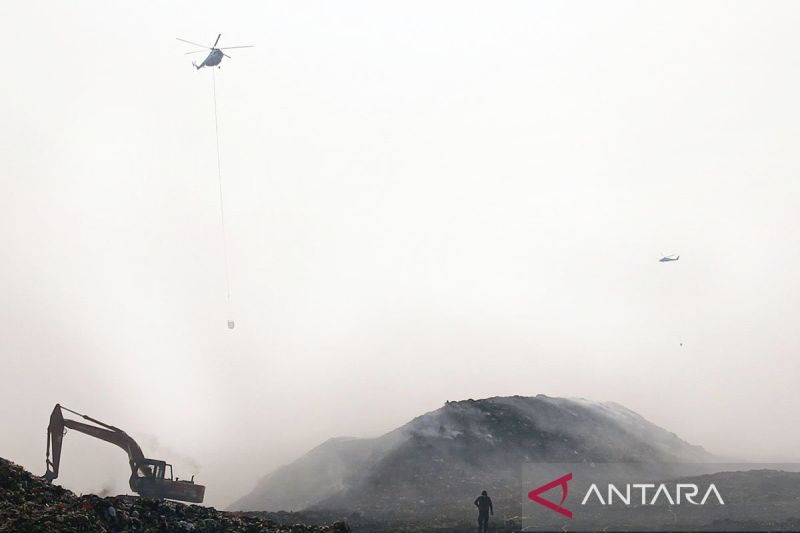 BNPB Resmi Hentikan Operasi Helikopter Pengebom Air TPA Jatiwaringin