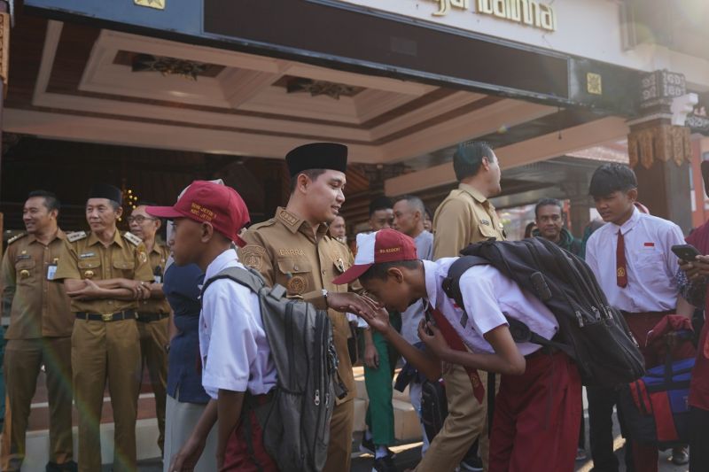 Bupati Mojokerto lepas 30 siswa Sekolah Rakyat ke Kediri