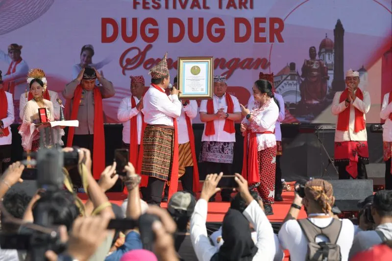 25 Ribu Warga Menari Dug Dug Der di Simpang Lima Semarang, Catat Rekor Leprid