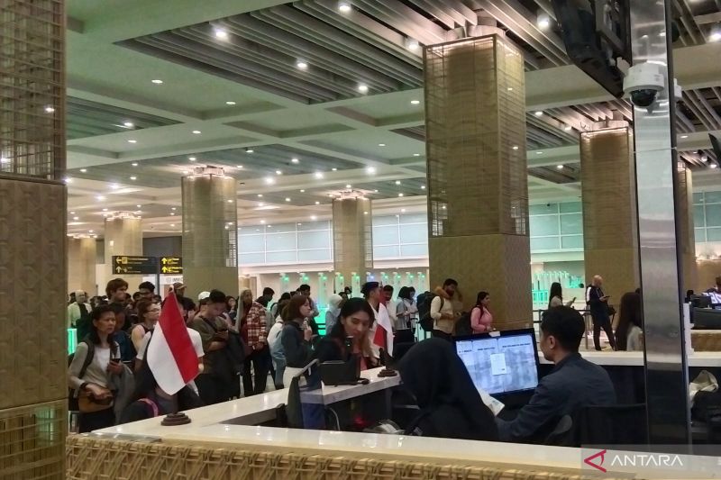 Bandara Ngurah Rai membatalkan belasan penerbangan dampak erupsi Krakatau