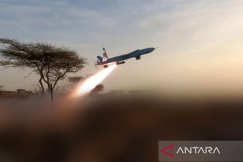 Houthi serang ibu kota Arab Saudi dan fasilitas produksi minyak Aramco
