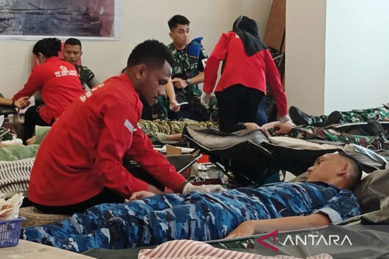 Kodam Cenderawasih-PMI Papua gelar donor darah meriahkan HUT ke-81 TNI