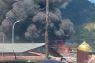 Pabrik karet di Padang terbakar
