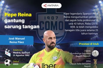 Pepe Reina gantung sarung tangan
