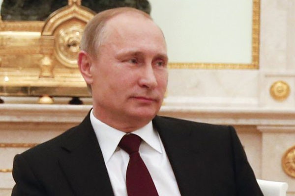Putin malah pastikan Rusia tak akan balas usir diplomat AS