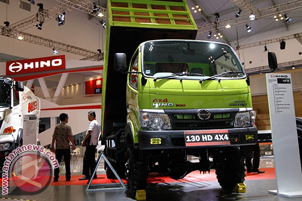 Hino pamerkan Dutro 4x4 si raja tanjakan
