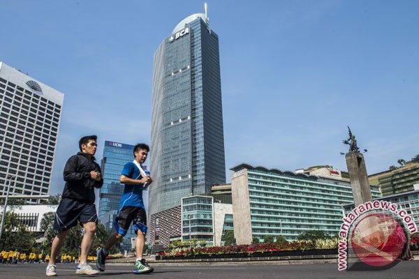 Warga tetap berolahraga di kawasan Thamrin-Sudirman Jakarta Warga tetap berolahraga di kawasan Thamrin-Sudirman Jakarta