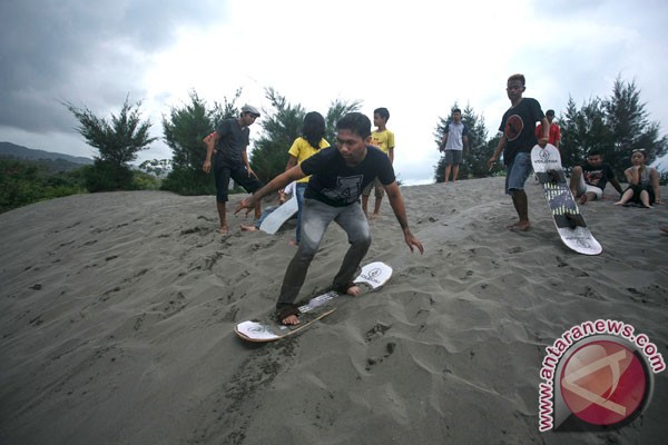 Petugas antisipasi kemacetan lalu lintas jalur wisata Bantul Petugas antisipasi kemacetan lalu lintas jalur wisata Bantul