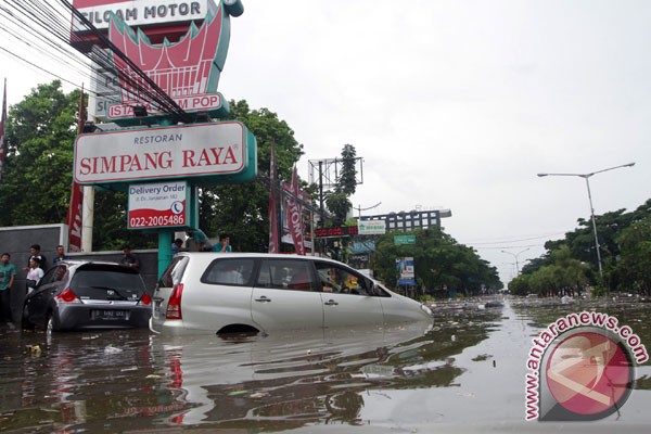 BPBD Jabar terjunkan tim ke banjir Kota Bandung