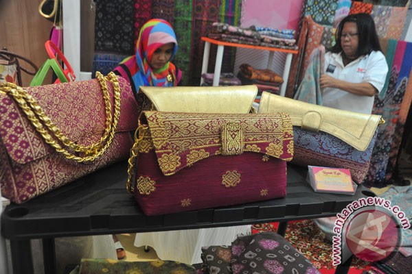 Sukses berbisnis kain songket di era 