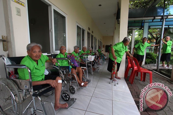 1.450 warga lansia NTT dapat bantuan sosial