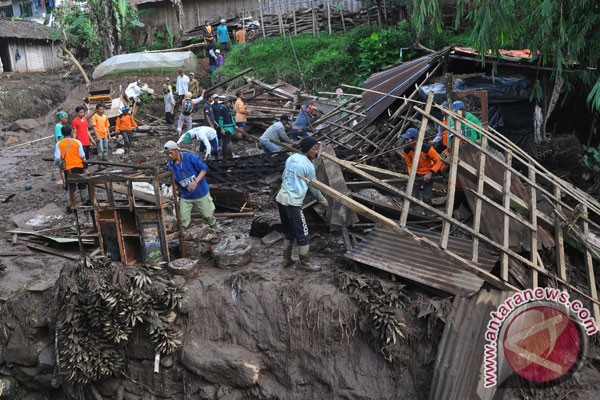 Banjir bandang di Magelang tewaskan lima orang