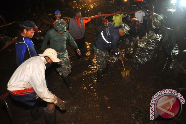 Gubernur Jateng tinjau lokasi bencana banjir bandang Magelang