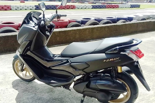 Pcx 2018 Atau Nmax 2018 persaingan skuter bongsor 2018 nmax atau pcx otomotif Pcx 2018 Atau Nmax 2018 persaingan skuter bongsor 2018 nmax atau pcx otomotif