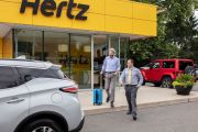 Hertz jual setengah juta mobil rental untuk bayar hutang