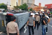 Mobil tahanan Polrestro Jakarta Pusat dirusak pengunjuk rasa