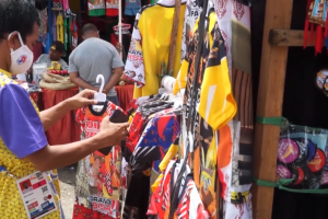 Berbagai Pernak Pernik yang Dijual Diperayaan PON XX