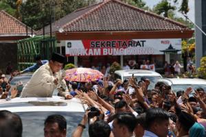 Prabowo Subianto Ziarah ke Makam Bung Karno di Blitar