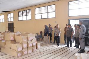 Pastikan Sorlip Berjalan Aman Kapolres Pinrang Kontrol Kegiatan Pelipatan di Gudang KPU 