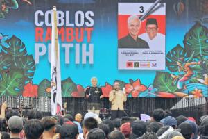 Pimpin Doa di Hajatan Rakyat Solo, Mahfud Ajak Puluhan Ribu Massa Lantunkan Salawat Badar