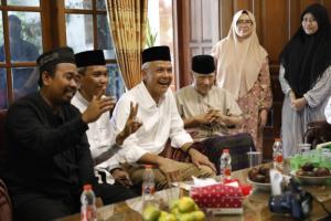 Ganjar Pranowo: Survei Saya Naik Tuh!