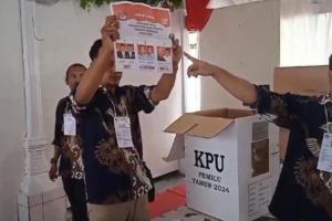 Suara Pertama untuk 03 di TPS Mahfud