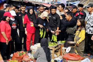 Atikoh Ganjar Blusukan ke Pasar, Harga Kebutuhan Pokok Masih Tinggi dan Belum Stabil