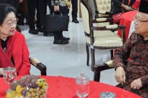 Megawati Sambut Maruf Amin dalam HUT PDIP Ke-51