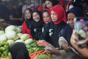 Kunjungi Pasar Tradisional, Siti Atikoh Bahas Daruratnya Kedaulatan Kedelai Indonesia