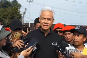 Ganjar Ngopi Santai Bareng Supir Truk di Terminal Kota Limpung, Bahas Pungli Hingga Truk ODOL