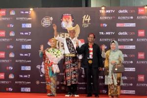 Menjelang Debat, Ganjar-Mahfud Memakai Baju Adat