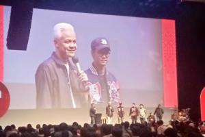 Ganjar Tertawa saat jadi Bahan Roasting Tiga Komika