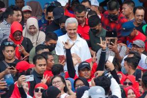 Ganjar Lanjutkan Safari Politik di Jawa Tengah, Ajak Para Pendukung Tuk Terus Gencar dan Kuatkan Dukungan
