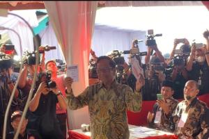 Mahfud MD Berikan Hak Suara di TPS 106 Maguwoharjo Yogyakarta