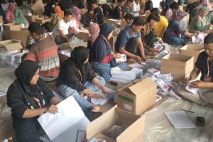 KPU Kabupaten Solok Rampungkan Sortir dan Lipat Surat Suara Pemilu 2024