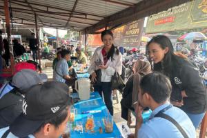 Tim Pemenangan Muda Ganjar - Mahfud Merumput di Pasar Kemis Tangerang