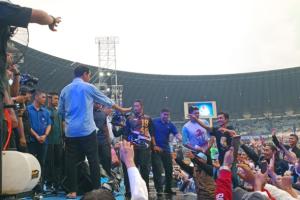 Kampanye Akbar Diguyur Hujan, Prabowo - Gibran Terharu Pada Antusiasme Warga Bandung di GBLA