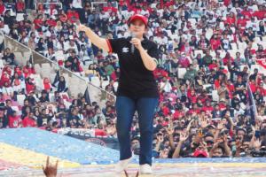 Hajatan Rakyat di GBK, Puan Bangkitkan Semangat dan Nyanyi Bareng Pendukung Ganjar-Mahfud