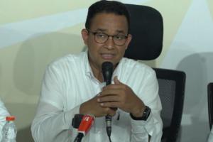 Jelang Pencoblosan di TPS 60 Lebak Bulus, Anies Sempatkan untuk Minta Doa Ibundanya