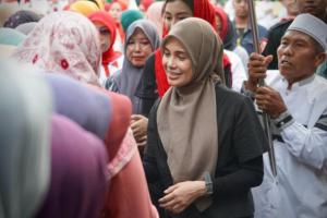 Dipuji ‘Calon Ibu Negara Tercantik’ Saat Blusukan, Atikoh: Saya Engga Merasa, Orang Sudah Tua