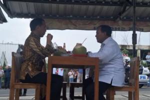 Jokowi dan Capres Prabowo di Magelang, Santap Bakso Bersama 
