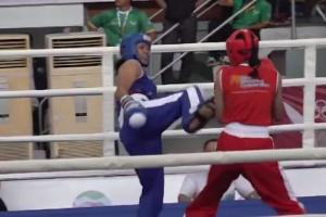 Petarung Kickboxing Lampung, Devi Wulandari, Raih Kemenangan TKO di PON 2024