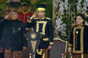 Pimpin Upacara HUT Ke-79 RI di IKN, Presiden Jokowi Kenakan Pakaian Adat Kutai 