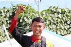 Parasut Bekas Robek, NSR Yalatif Raih Emas