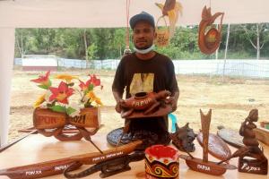 Semarak PON Papua, Mahasiswa Jual Souvenir Papua