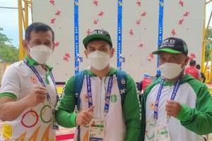 Vedriq Leonardo Raih Emas Panjat Tebing PON