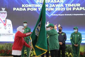 Khofifah Hadiri Pembukaan PON, Dukung Tim Jatim